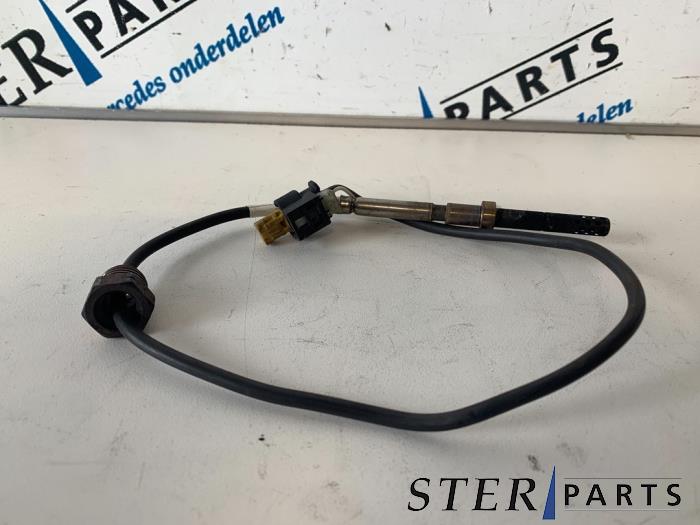 Auspuff Temperatursensor van een Mercedes-Benz Vito (639.6) 2.2 109 CDI 16V 2010