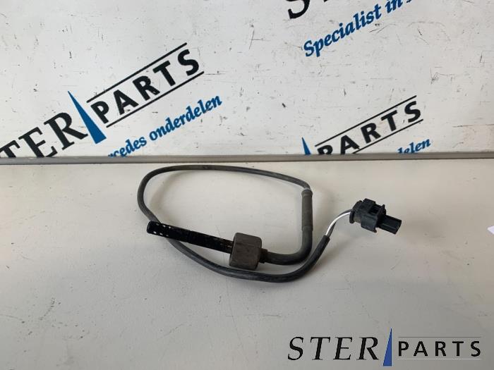 Usagé Sensor température d’échappement Mercedes ML II (164/4JG) 3.0 ML-320 CDI 4-Matic V6 24V Prix € 34,95 Règlement à la marge proposé par Sterparts Mercedes specialist
