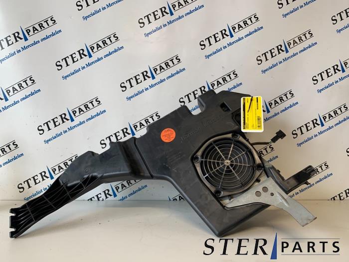 Używane Subwoofer Mercedes C Combi (S203) 3.0 C-280 V6 24V Cena € 99,50 Procedura marży oferowane przez Sterparts Mercedes specialist