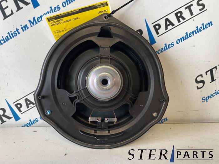 Używane Glosnik Mercedes C (W204) 1.6 C-180 16V BlueEfficiency Cena € 9,95 Procedura marży oferowane przez Sterparts Mercedes specialist