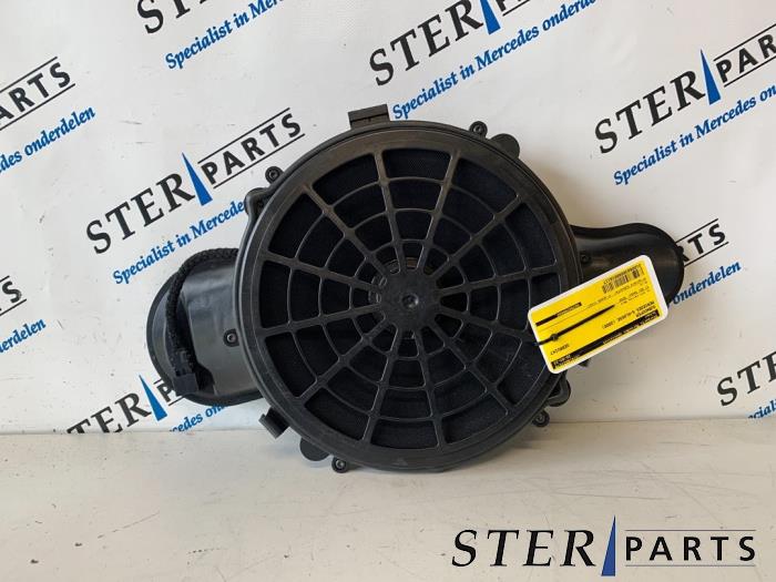 Używane Subwoofer Mercedes S (W220) 3.2 S-320 18V Cena € 29,50 Procedura marży oferowane przez Sterparts Mercedes specialist
