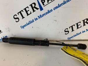 Used Bonnet gas strut, right Mercedes S (W221) 3.0 S-320 CDI 24V Price € 9,50 Margin scheme offered by Sterparts Mercedes specialist
