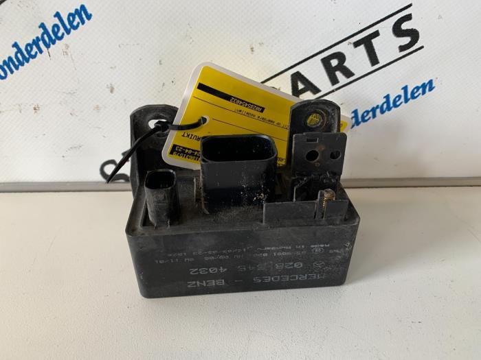 Glow plug relay from a Mercedes-Benz S (W220) 3.2 S-320 CDI 2003