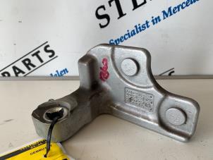 Used Rear door hinge, right Mercedes C Estate (S205) C-220 CDI BlueTEC, C-220 d 2.2 16V Price € 24,95 Margin scheme offered by Sterparts Mercedes specialist