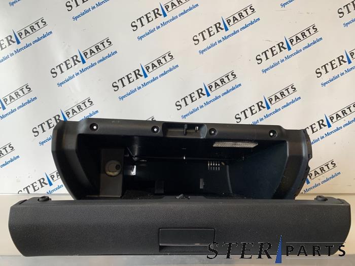 Begagnade Handskfack Mercedes B (W245) 2.0 B-200 CDI 16V Pris € 24,95 Marginaltabell erbjuds av Sterparts Mercedes specialist