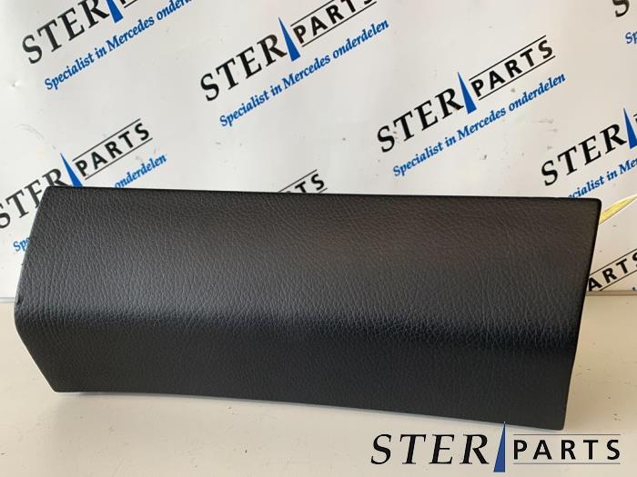 Begagnade Handskfack Mercedes S (W220) 3.2 S-320 CDI 24V Pris € 24,95 Marginaltabell erbjuds av Sterparts Mercedes specialist