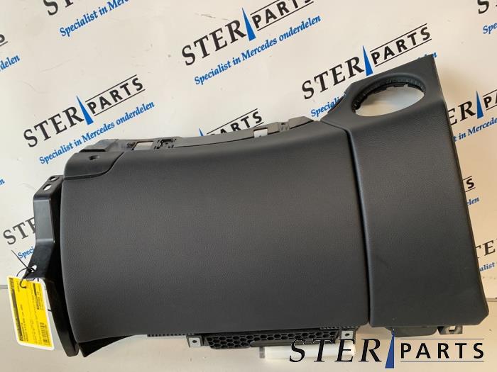 Begagnade Handskfack Mercedes CLS (C219) 350 CGI 3.5 V6 24V Pris € 49,50 Marginaltabell erbjuds av Sterparts Mercedes specialist