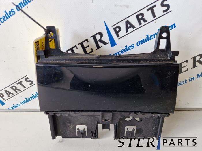 Begagnade Askkopp, fram Mercedes C Estate (S204) 2.2 C-180 CDI 16V BlueEFFICIENCY Pris € 24,95 Marginaltabell erbjuds av Sterparts Mercedes specialist