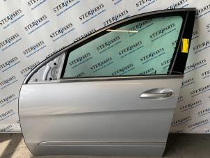 Używane Drzwi lewe przednie wersja 4-drzwiowa Mercedes R (W251) 3.0 320 CDI 24V 4-Matic Cena € 295,00 Procedura marży oferowane przez Sterparts Mercedes specialist
