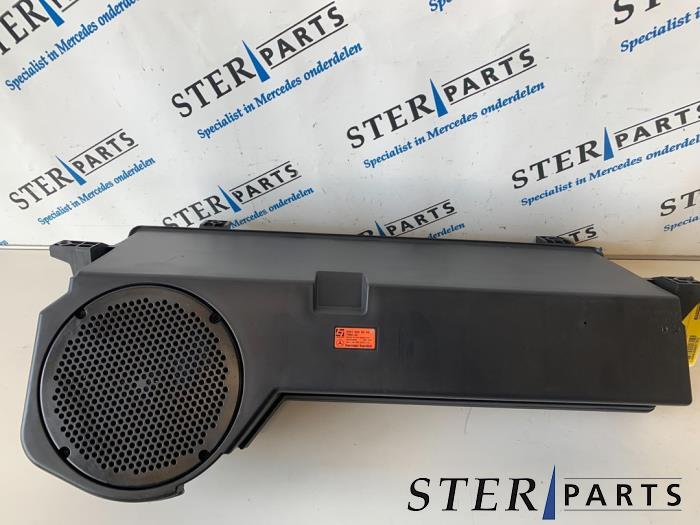 Używane Subwoofer Mercedes R (W251) 3.0 320 CDI 24V 4-Matic Cena € 50,00 Procedura marży oferowane przez Sterparts Mercedes specialist