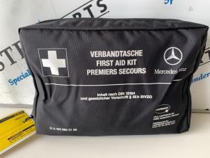 Usagé Kit premiers soins Mercedes R (W251) 3.0 320 CDI 24V 4-Matic Prix € 14,95 Règlement à la marge proposé par Sterparts Mercedes specialist