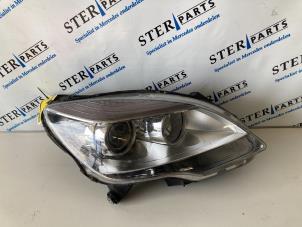 Used Headlight, right Mercedes R (W251) 3.0 320 CDI 24V 4-Matic Price € 250,00 Margin scheme offered by Sterparts Mercedes specialist
