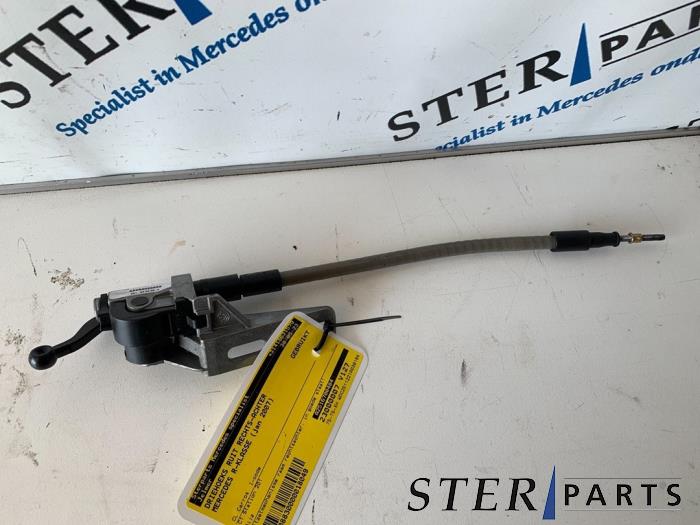 Usados Ventanilla triangular derecha detrás Mercedes R (W251) 3.0 320 CDI 24V 4-Matic Precio € 29,50 Norma de margen ofrecido por Sterparts Mercedes specialist