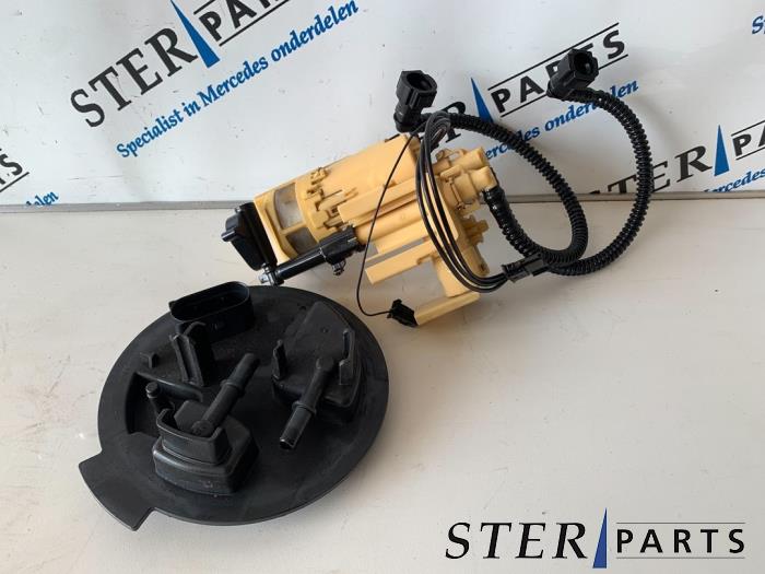 Usagé Pompe à carburant Mercedes C Estate (S205) C-220 CDI BlueTEC, C-220 d 2.2 16V Prix € 49,50 Règlement à la marge proposé par Sterparts Mercedes specialist