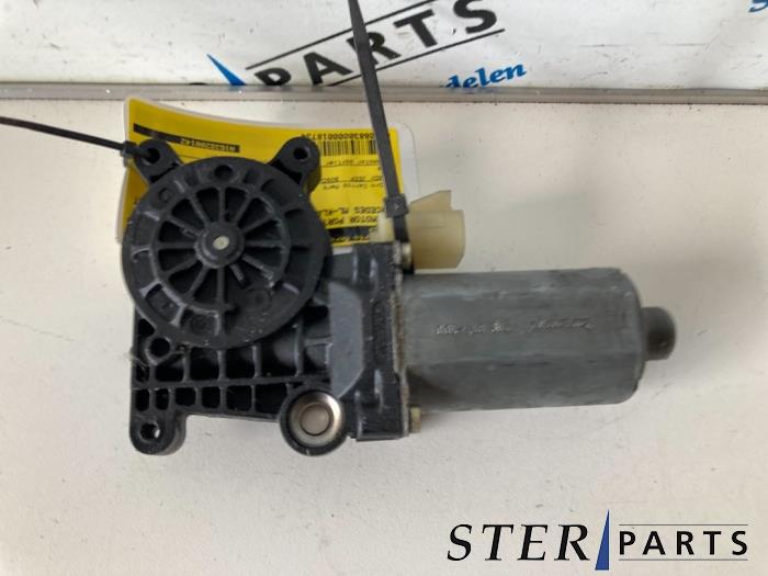 Usados Motor de ventanilla de puerta Mercedes ML I (163) 2.7 270 CDI 20V Precio € 24,95 Norma de margen ofrecido por Sterparts Mercedes specialist