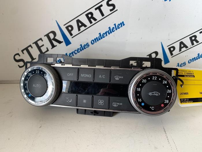 Air conditioning control panel from a Mercedes-Benz C (W204) 1.6 C-180K 16V BlueEfficiency 2009