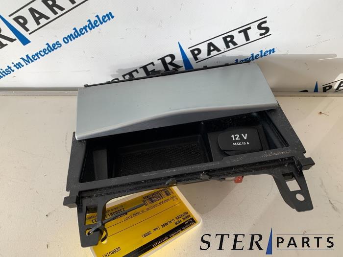 Begagnade Askkopp, fram Mercedes C (W204) 1.6 C-180K 16V BlueEfficiency Pris € 24,95 Marginaltabell erbjuds av Sterparts Mercedes specialist