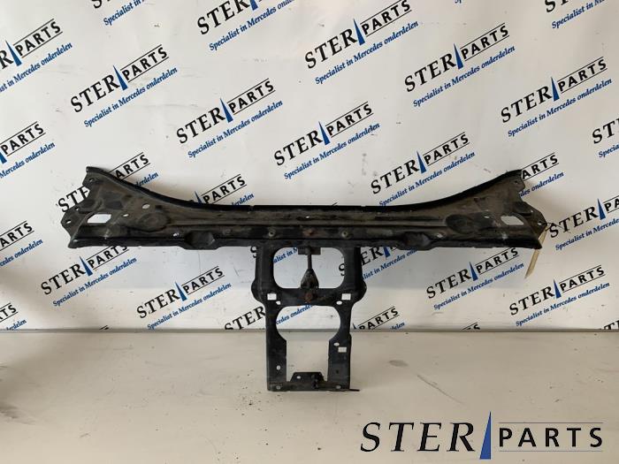 Begagnade Låsplatta Mercedes E (W211) 2.7 E-270 CDI 20V Pris € 20,00 Marginaltabell erbjuds av Sterparts Mercedes specialist