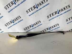 Used Front wiper arm Mercedes E (W211) 2.7 E-270 CDI 20V Price € 14,95 Margin scheme offered by Sterparts Mercedes specialist