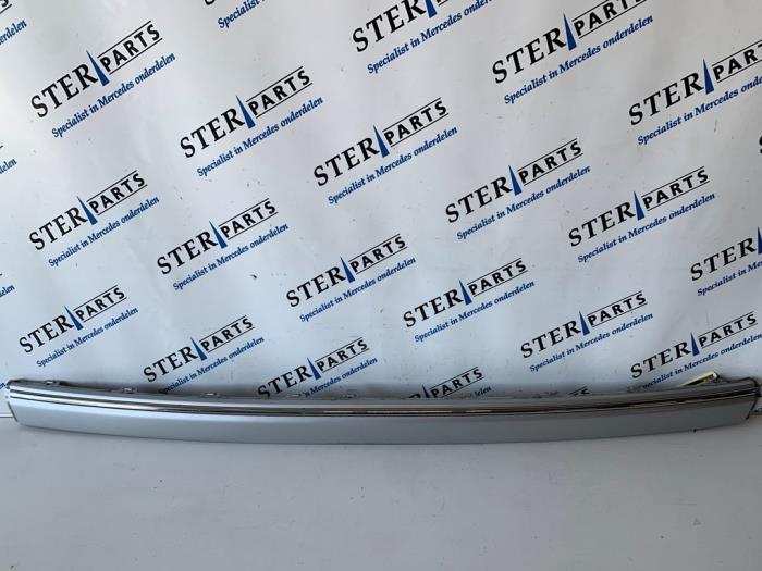 Rear bumper component, central from a Mercedes-Benz C (W203) 2.0 C-200K 16V 2001