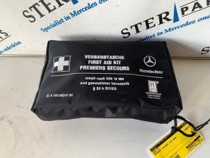 Używane Apteczka pierwszej pomocy Mercedes C Estate (S204) 3.0 C-320 CDI V6 24V Cena € 14,95 Procedura marży oferowane przez Sterparts Mercedes specialist