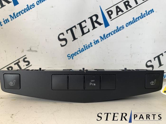Begagnade Sätesvärmebrytare Mercedes C Estate (S204) 3.0 C-320 CDI V6 24V Pris € 39,50 Marginaltabell erbjuds av Sterparts Mercedes specialist