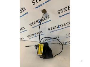 Used Front door lock mechanism 4-door, right Mercedes E (W211) 2.2 E-200 CDI 16V Price € 75,00 Margin scheme offered by Sterparts Mercedes specialist