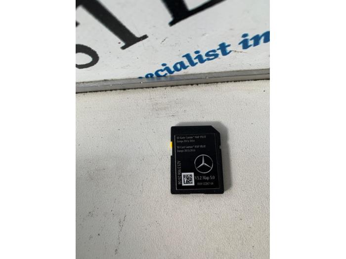 Tarjeta SD de navegación de un Mercedes-Benz E (W213) E-200 2.0 Turbo 16V 2016