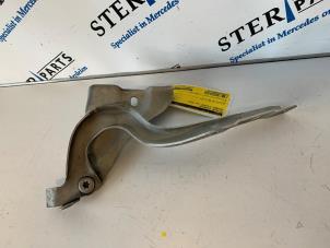 Used Bonnet Hinge Mercedes B (W246,242) 1.6 B-180 BlueEFFICIENCY Turbo 16V Price € 14,95 Margin scheme offered by Sterparts Mercedes specialist