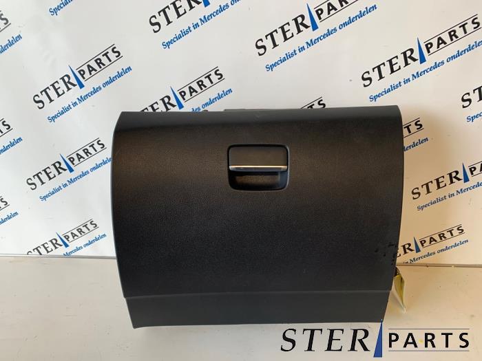 Begagnade Handskfack Mercedes B (W246/W242) 1.6 B-180 BlueEFFICIENCY Turbo 16V Pris € 34,95 Marginaltabell erbjuds av Sterparts Mercedes specialist