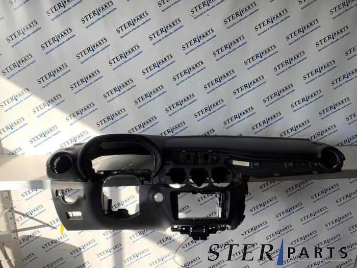 Używane Panel Mercedes B (W246/W242) 1.6 B-180 BlueEFFICIENCY Turbo 16V Cena € 124,50 Procedura marży oferowane przez Sterparts Mercedes specialist