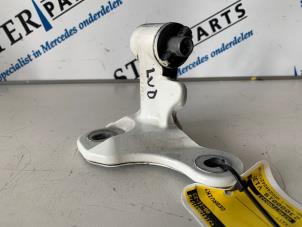 Used Front door hinge, left Mercedes B (W246,242) 1.6 B-180 BlueEFFICIENCY Turbo 16V Price € 14,95 Margin scheme offered by Sterparts Mercedes specialist