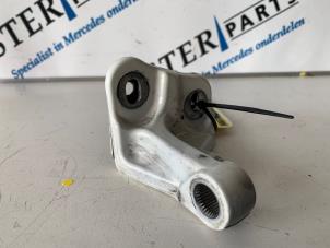 Used Rear door hinge, left Mercedes B (W246,242) 1.6 B-180 BlueEFFICIENCY Turbo 16V Price € 14,95 Margin scheme offered by Sterparts Mercedes specialist