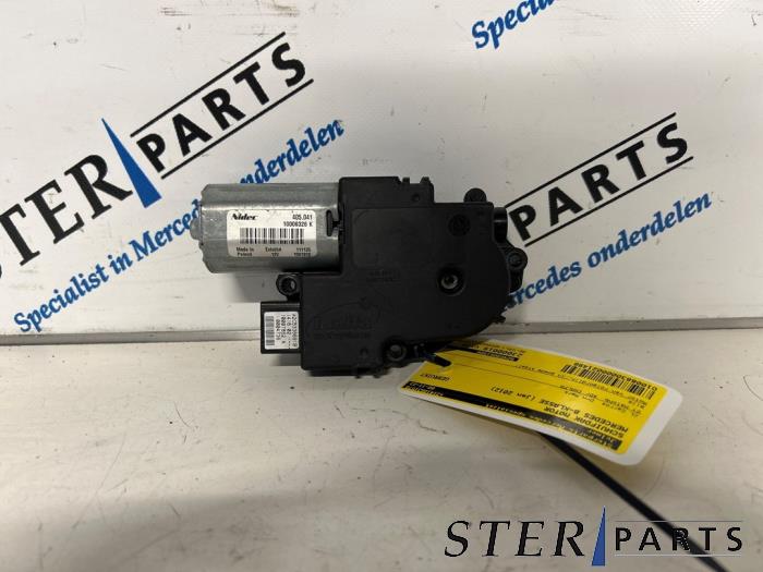 Używane Silnik szyberdachu Mercedes B (W246/W242) 1.6 B-180 BlueEFFICIENCY Turbo 16V Cena € 74,50 Procedura marży oferowane przez Sterparts Mercedes specialist
