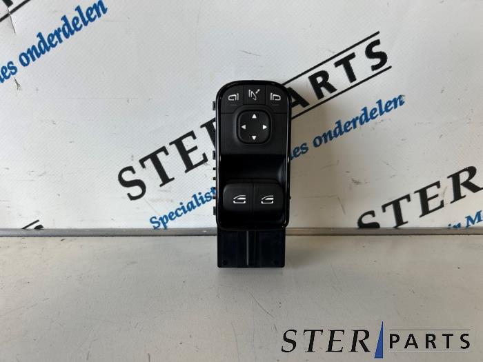 Nuevos Interruptor de ventanilla eléctrica Mercedes Sprinter 3,5t (907.6/910.6) 311 CDI 2.0 D FWD Precio € 157,24 IVA incluido ofrecido por Sterparts Mercedes specialist