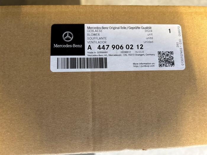 Cooling fans from a Mercedes-Benz Vito (447.6) 2.2 114 CDI 16V 2018