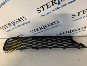 Used Bumper grille Mercedes R (W251) 3.0 320 CDI 24V 4-Matic Price € 12,50 Margin scheme offered by Sterparts Mercedes specialist