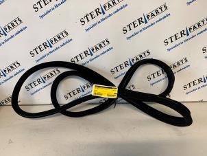 Begagnade Dörrtätning, 4-dörrars, höger bak Mercedes C Estate (S204) 2.2 C-180 CDI 16V BlueEFFICIENCY Pris € 19,95 Marginaltabell erbjuds av Sterparts Mercedes specialist