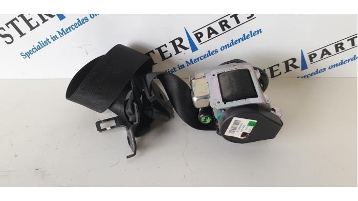 Front seatbelt, right from a Mercedes-Benz Sprinter 3,5t (906.73) 309 CDI 16V 2013