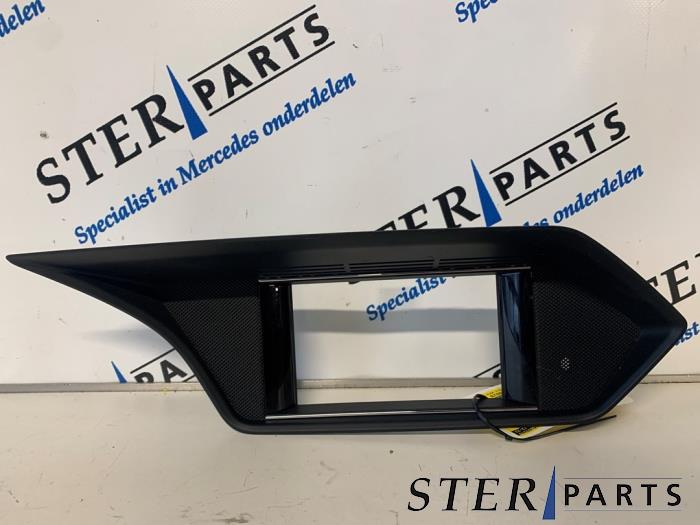 Usados Pieza de salpicadero Mercedes E Estate (S212) E-220 CDI 16V BlueEfficiency Precio € 14,50 Norma de margen ofrecido por Sterparts Mercedes specialist