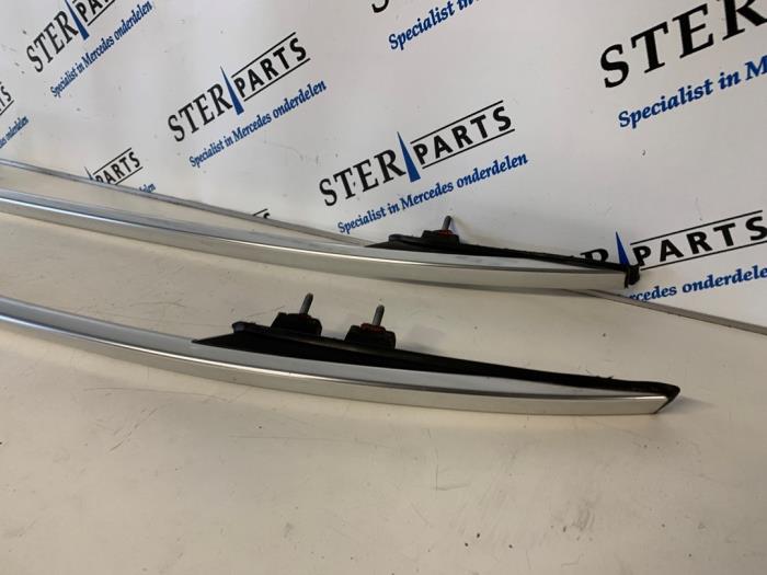 Roof rack kit from a Mercedes-Benz E Estate (S212) E-220 CDI 16V BlueEfficiency 2012