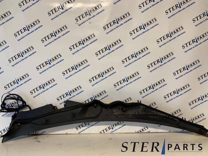 Używane Parawan Mercedes E (W212) E-350 CDI BlueEfficiency 3.0 V6 24V Cena € 29,95 Procedura marży oferowane przez Sterparts Mercedes specialist