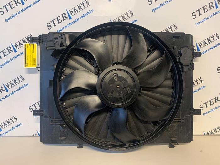 Cooling fans from a Mercedes-Benz C (W205) C-200d 2.2 16V 2016
