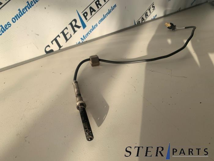 Auspuff Temperatursensor van een Mercedes-Benz E (W212) E-350 CDI BlueEfficiency 3.0 V6 24V 2011