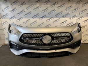 Usados Parachoques Mercedes GLA (H247) 1.3 200 Turbo 16V Precio € 1.391,50 IVA incluido ofrecido por Sterparts Mercedes specialist