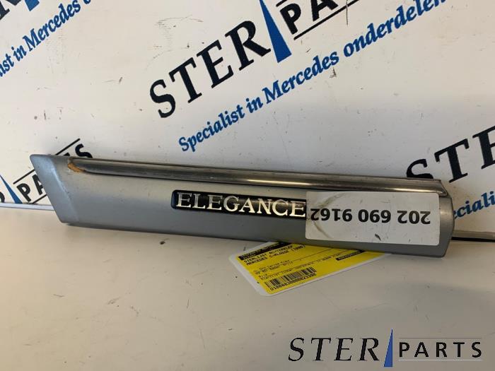 Używane Listwa ozdobna Mercedes C (W202) 1.8 C-180 16V Cena € 14,95 Procedura marży oferowane przez Sterparts Mercedes specialist