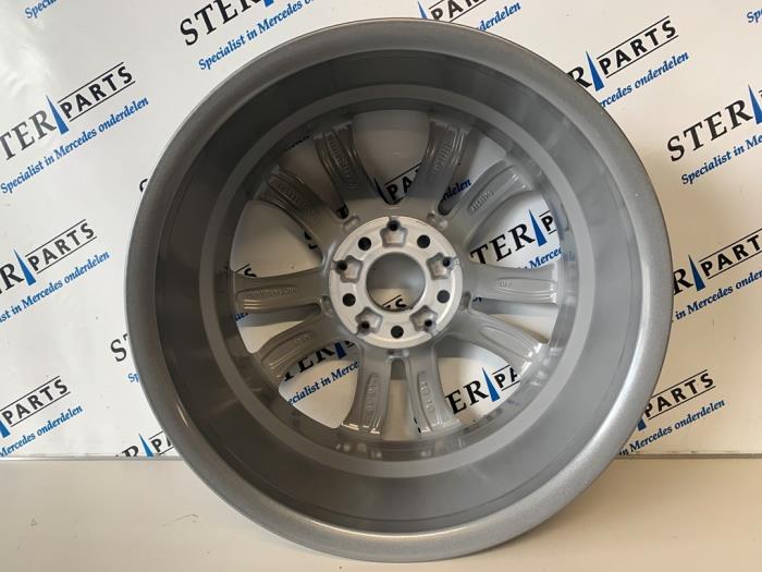 Wheel from a Mercedes-Benz C (W205) C-180 1.6 16V 2016