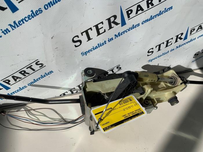 Automatic gear selector from a Mercedes-Benz Sprinter 3,5t (906.73) 310 CDI 16V 2009
