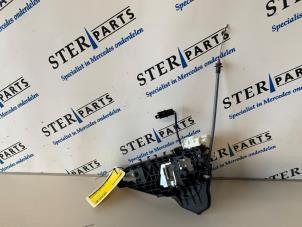 Nya Dörrhandtag, 4-dörrars, vänster fram Mercedes B (W245) 1.7 B-170 16V Pris € 18,15 Inklusive moms erbjuds av Sterparts Mercedes specialist