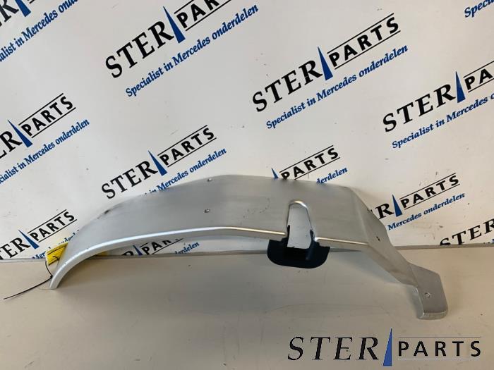 Begagnade Dekorstripe Mercedes SL (R230) 5.0 SL-500 V8 24V Pris € 45,00 Marginaltabell erbjuds av Sterparts Mercedes specialist